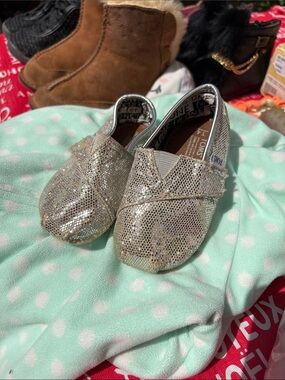 Toms Girls Sparkle Slip-On Shoes in Silver
